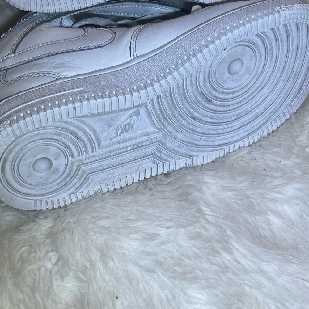 Nike Air Force 1 white high tops sneakers size 2 youth